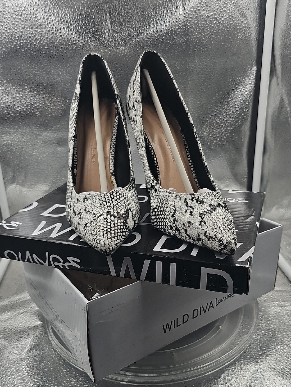 R Black And White Snake Pu Wild Diva heels Size 6 1/2